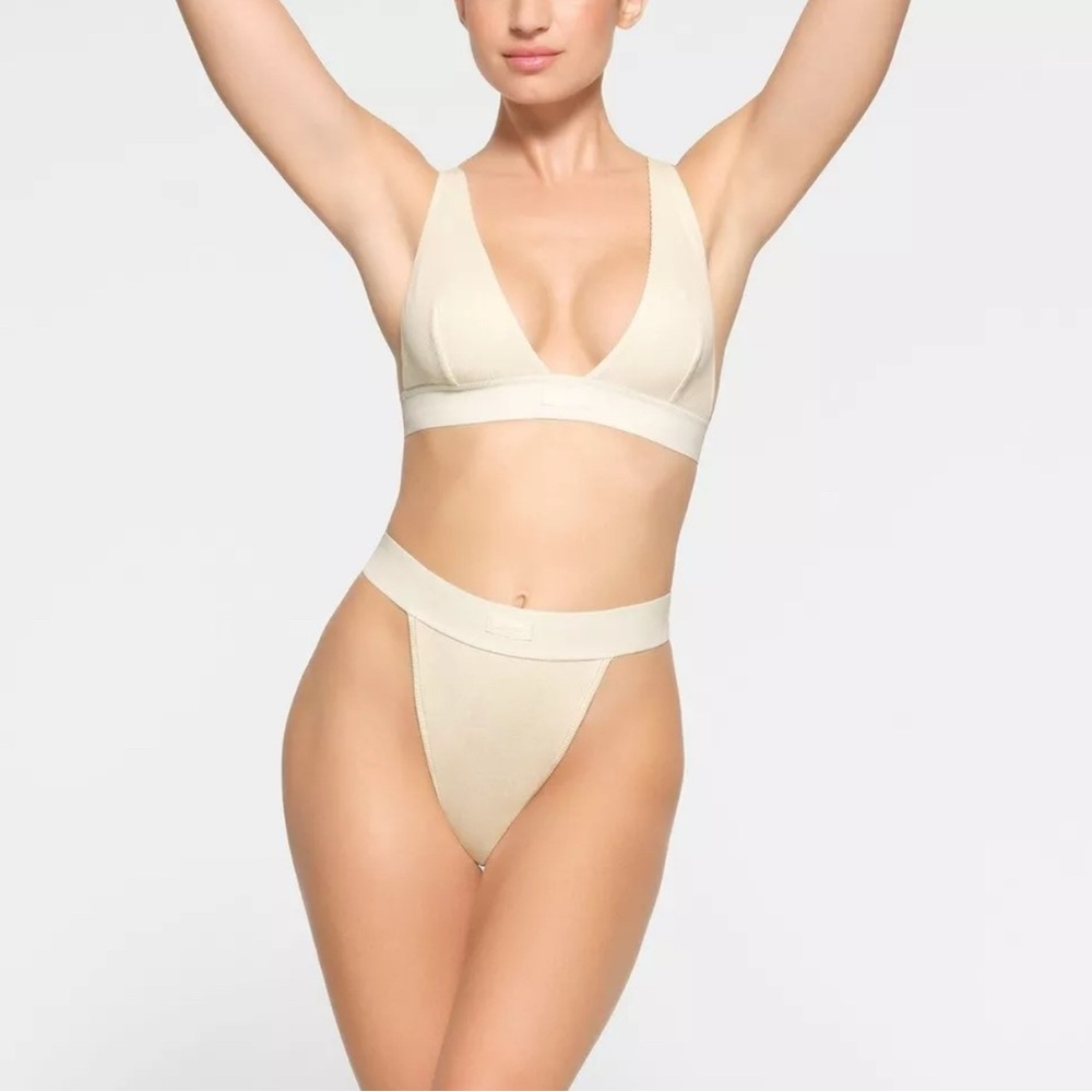 NWT SKIMS Thick Band Thong Underwear Panties M